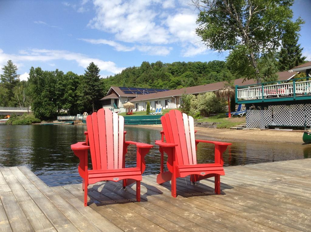 Algonquin Lakeside Inn Dwight Экстерьер фото