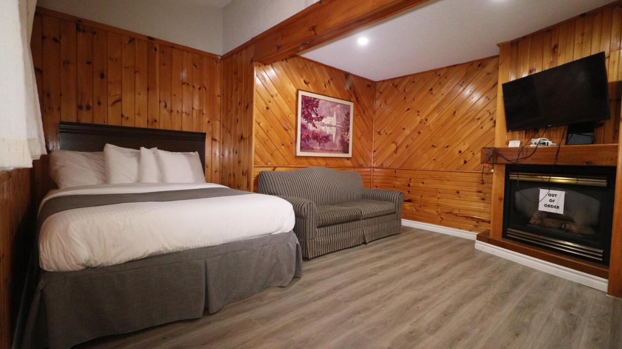 Algonquin Lakeside Inn Dwight Экстерьер фото