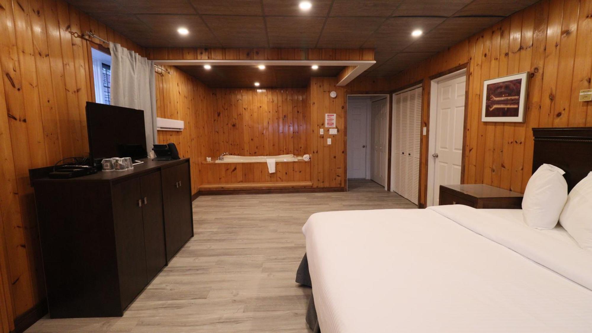 Algonquin Lakeside Inn Dwight Экстерьер фото