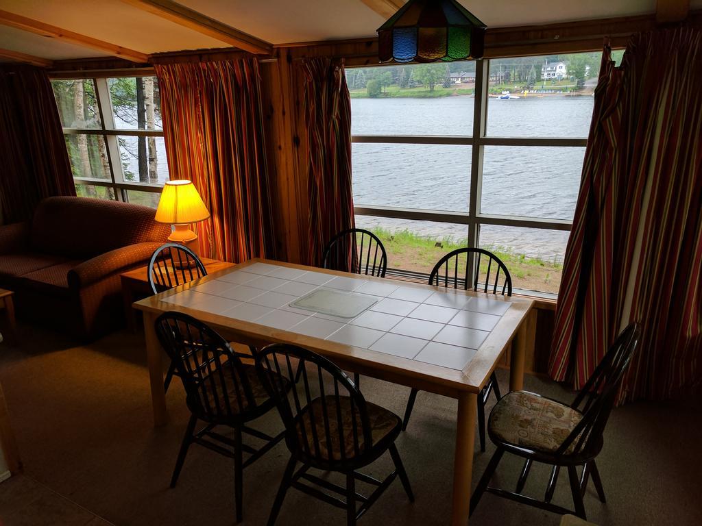 Algonquin Lakeside Inn Dwight Экстерьер фото