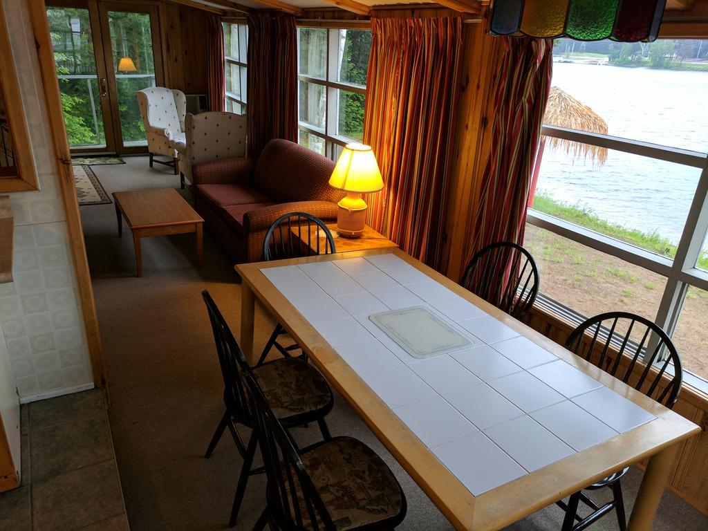 Algonquin Lakeside Inn Dwight Экстерьер фото