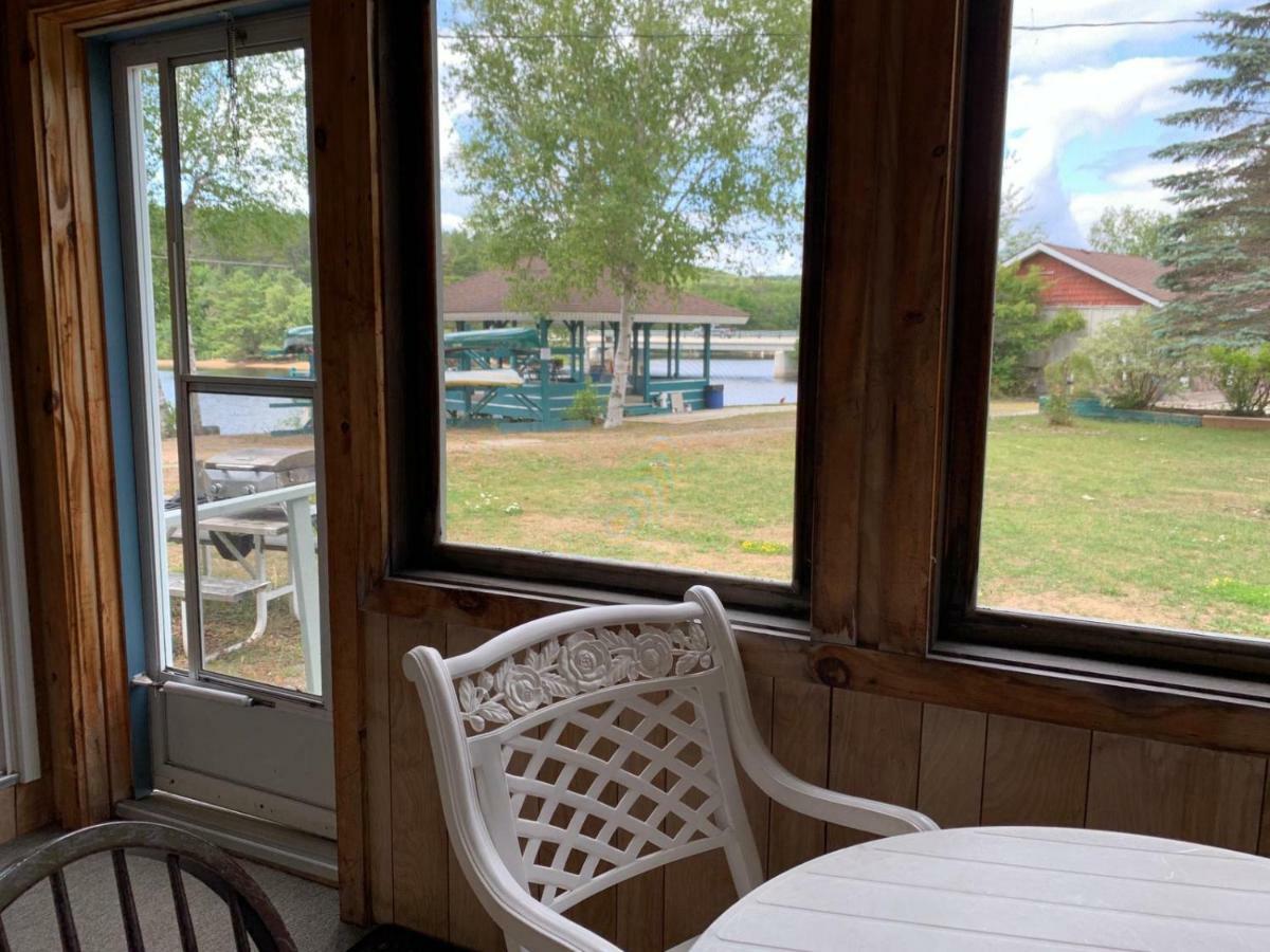 Algonquin Lakeside Inn Dwight Экстерьер фото