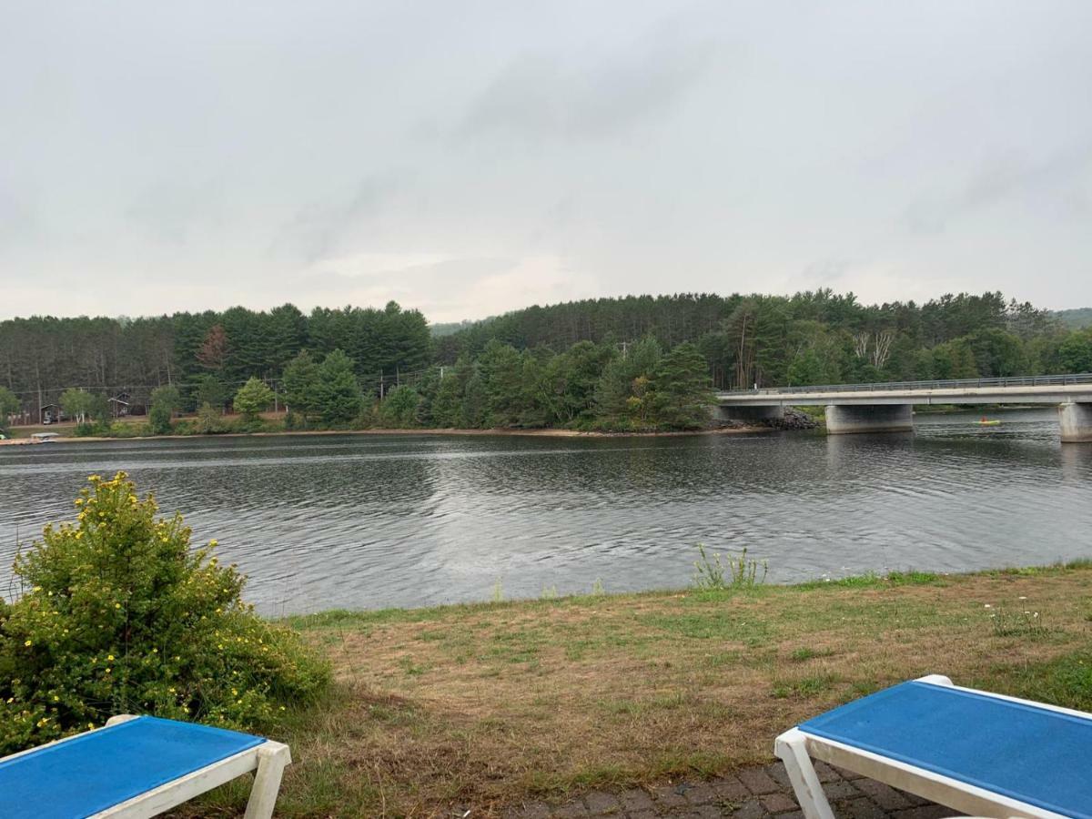 Algonquin Lakeside Inn Dwight Экстерьер фото